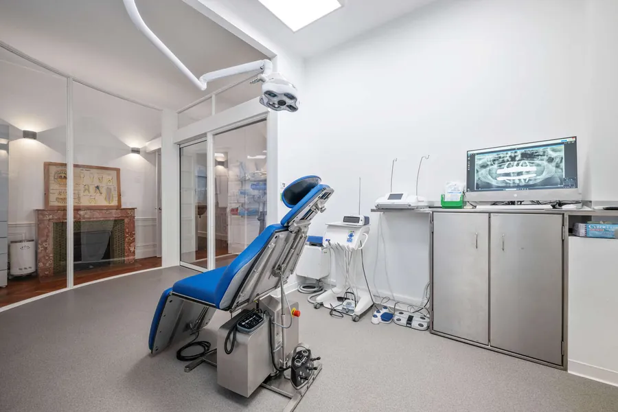 Salle de soins avec vue sur Nice - cabinet Charbit